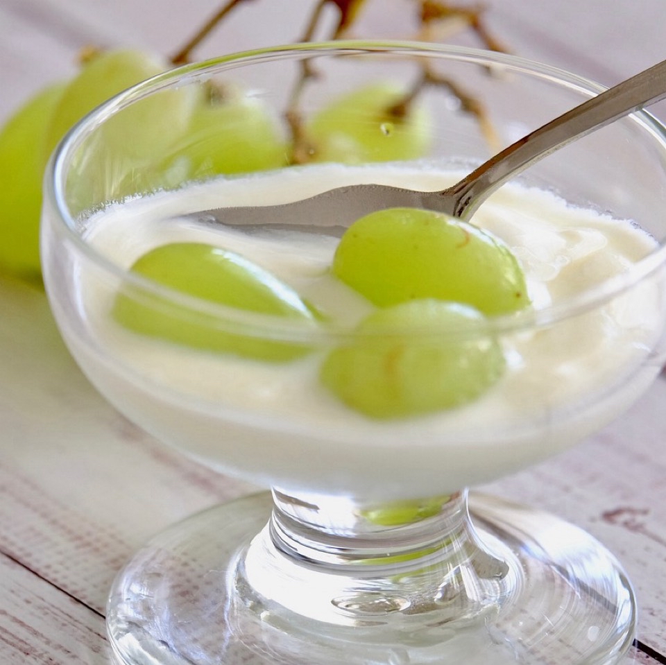 Yogur con uvas Yogur con uvas