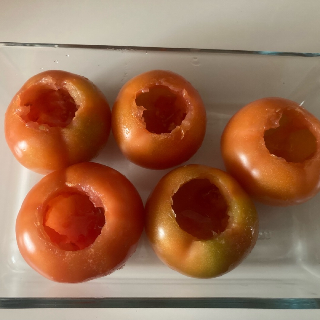 Tomates rellenos de queso de cabra ,jamón ibérico y huevos de codorniz Paso 0 Tomates rellenos de queso de cabra ,jamón ibérico y huevos de codorniz Paso 0