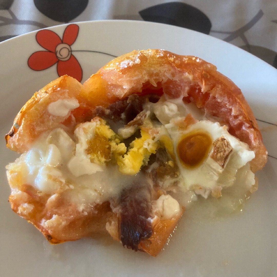 Tomates rellenos de queso de cabra ,jamón ibérico y huevos de codorniz Paso 5 Tomates rellenos de queso de cabra ,jamón ibérico y huevos de codorniz Paso 5
