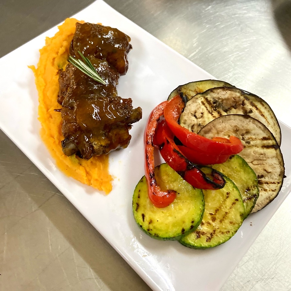 Costillitas agridulces de mango y verduras Costillitas agridulces de mango y verduras