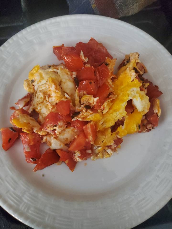 Huevo con tomate Huevo con tomate