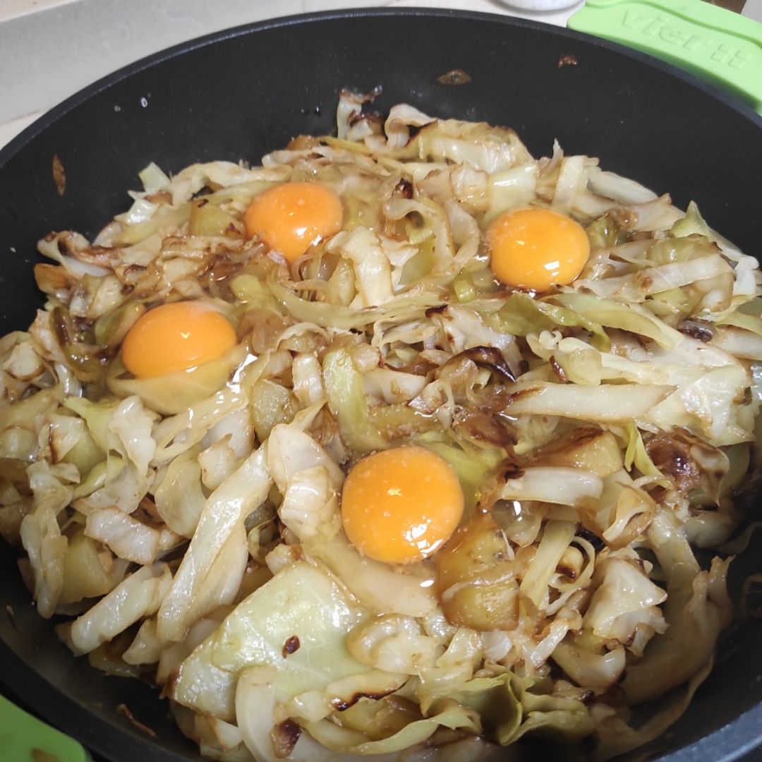 Col con huevos