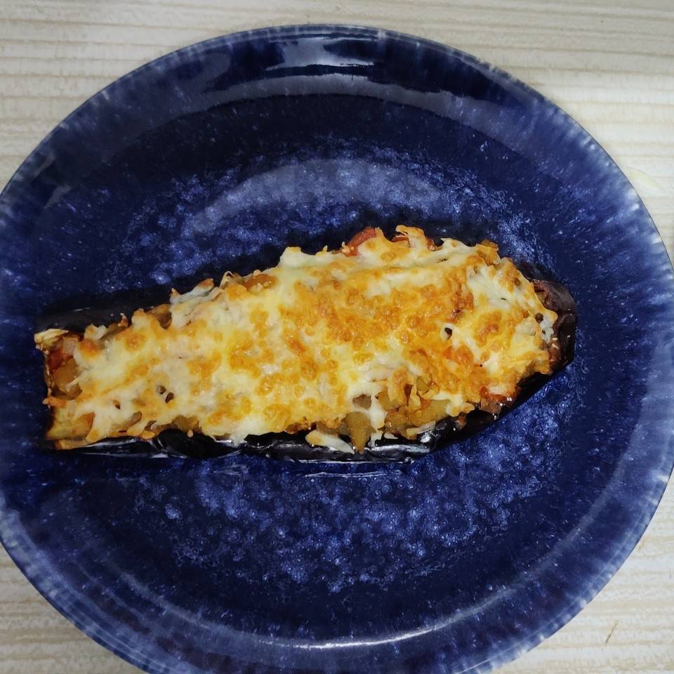 Berenjena con atún tomate y cebolla 
