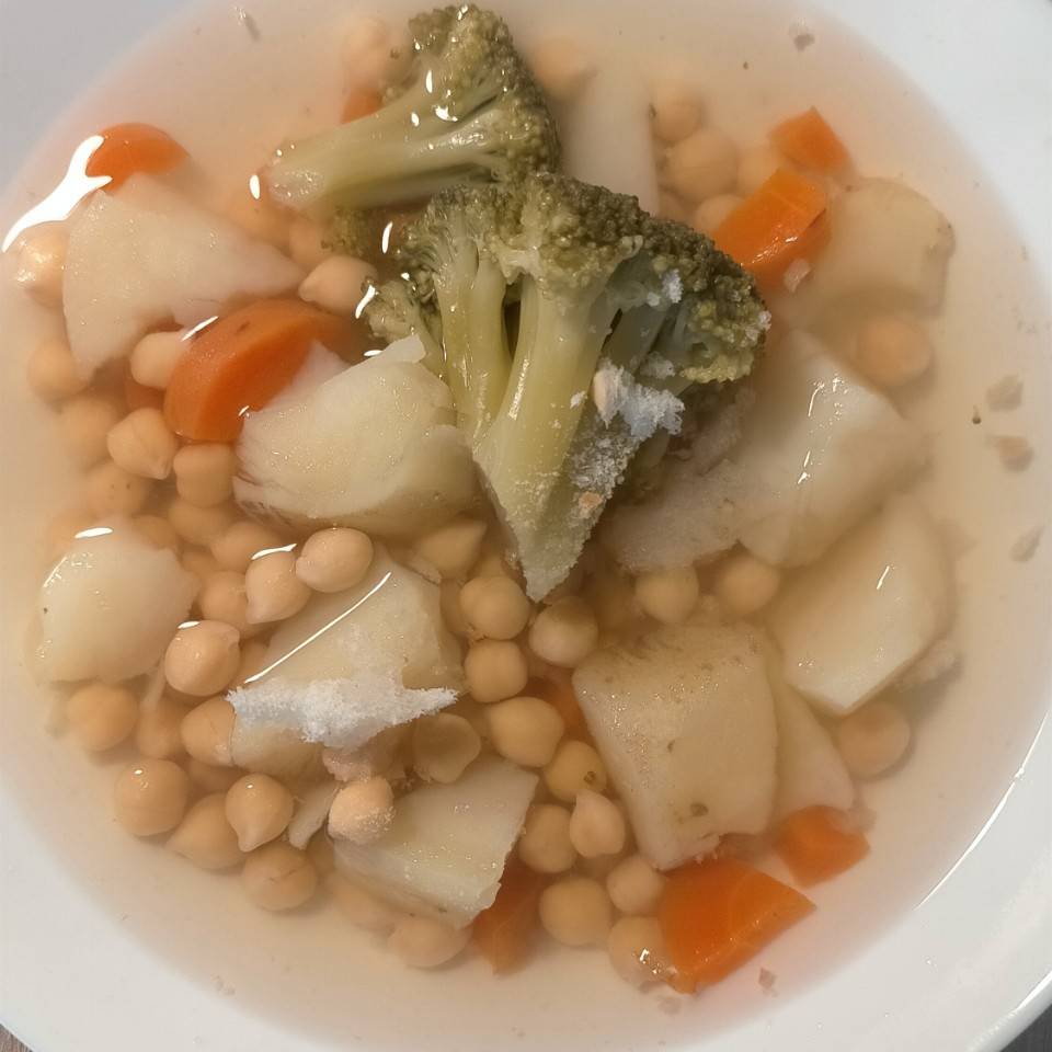 Garbanzos con br贸coli 馃ウ, zanahorias 馃 y patata 馃. Garbanzos con br贸coli 馃ウ, zanahorias 馃 y patata 馃.