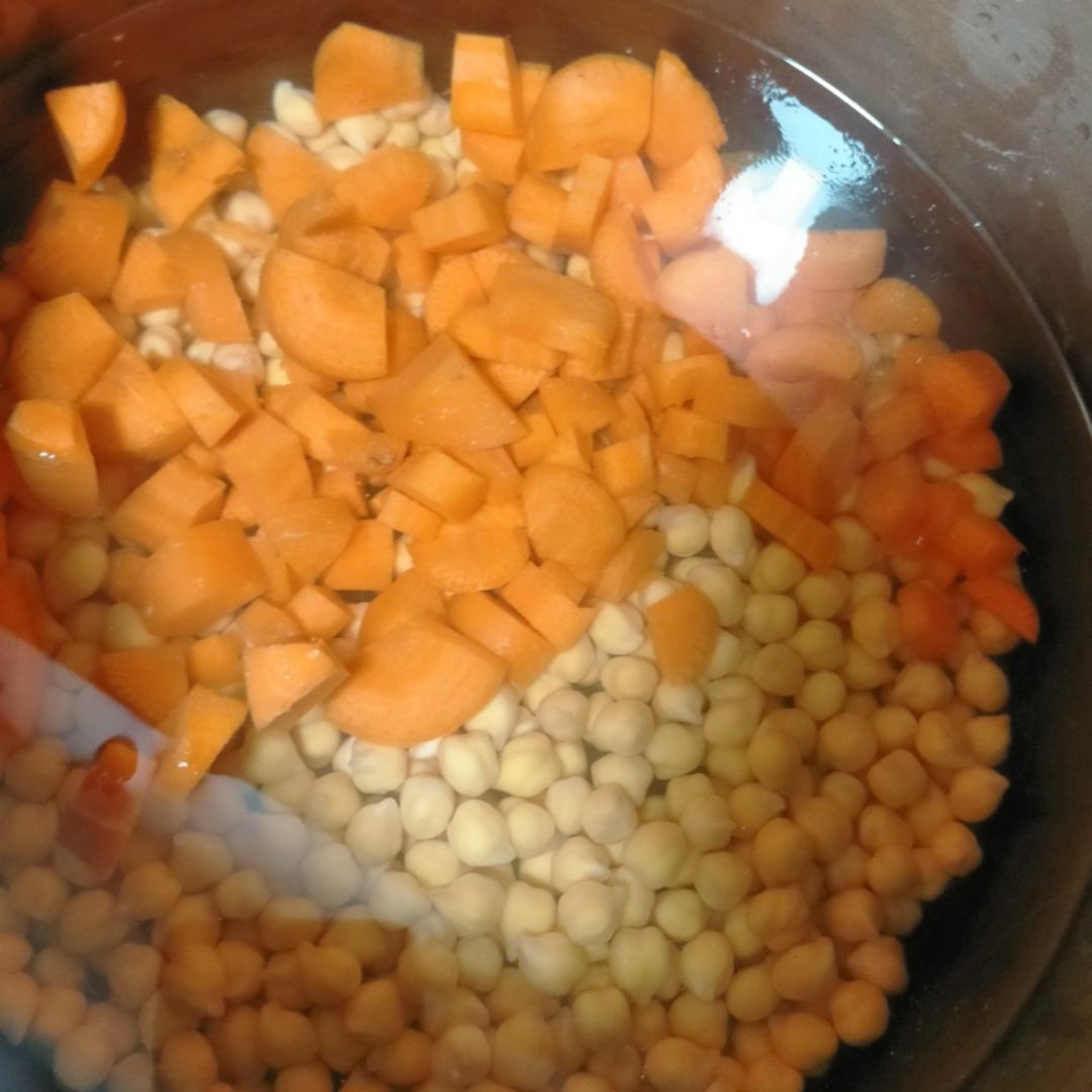 Garbanzos con br贸coli 馃ウ, zanahorias 馃 y patata 馃. Paso 1 Garbanzos con br贸coli 馃ウ, zanahorias 馃 y patata 馃. Paso 1