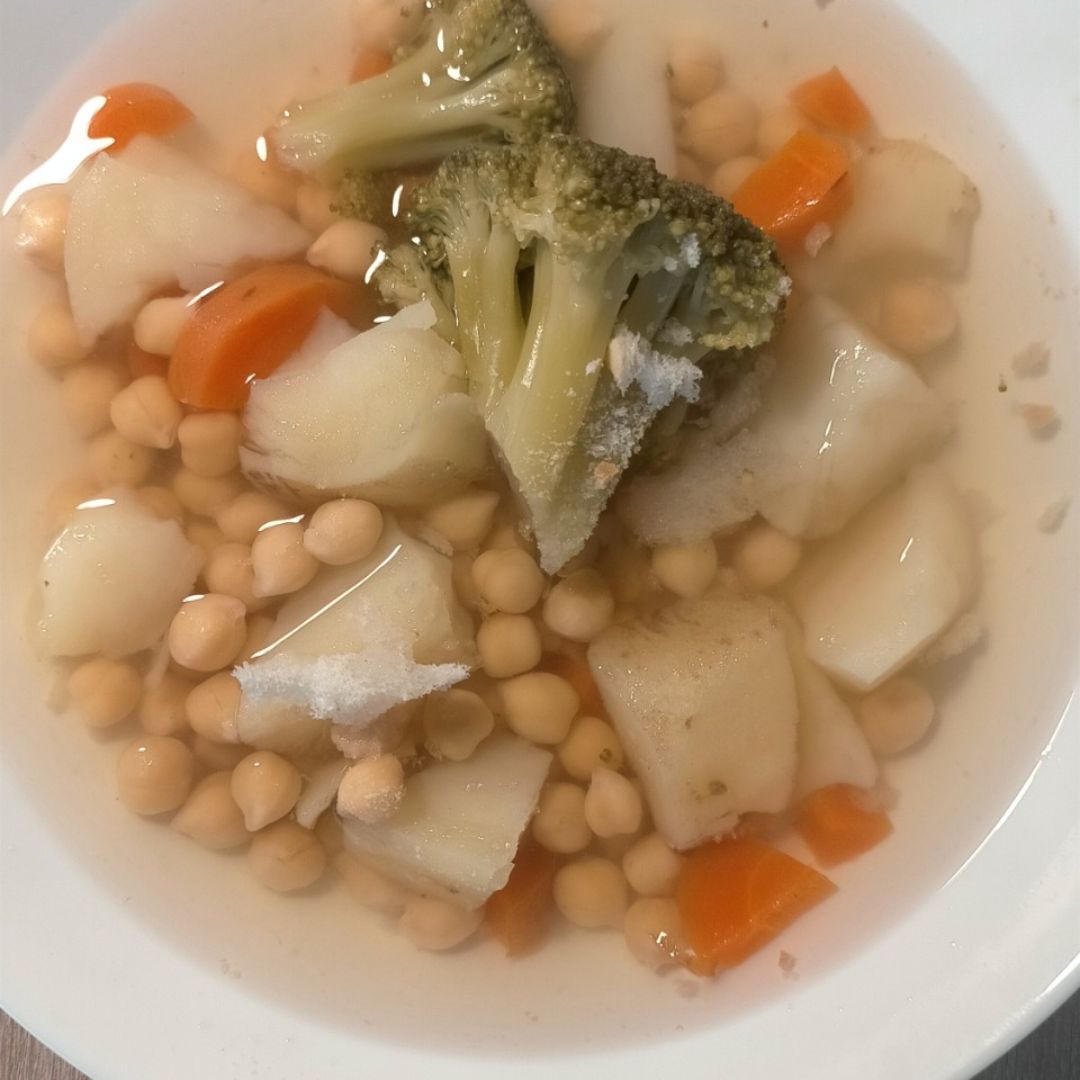 Garbanzos con br贸coli 馃ウ, zanahorias 馃 y patata 馃. Paso 3 Garbanzos con br贸coli 馃ウ, zanahorias 馃 y patata 馃. Paso 3
