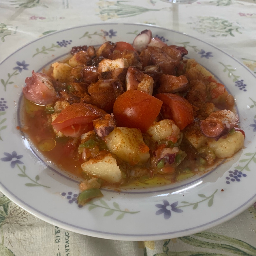 Ensalada de patatas y pulpo con vinagreta de pimientos Ensalada de patatas y pulpo con vinagreta de pimientos