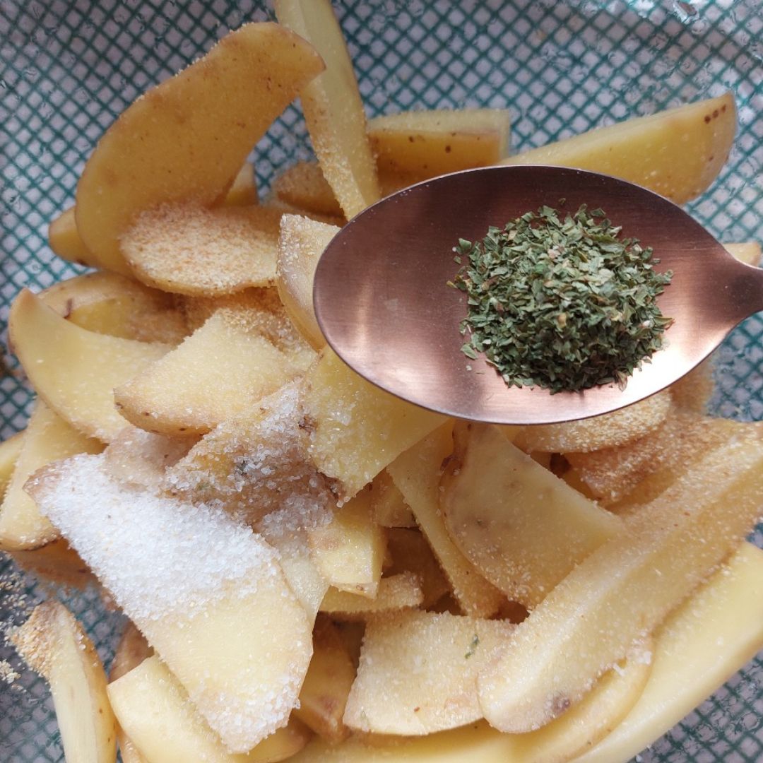 Patatas al horno con toque picante Paso 1 Patatas al horno con toque picante Paso 1