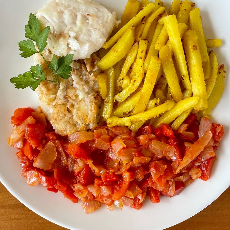 Bacalao con pisto y patatas