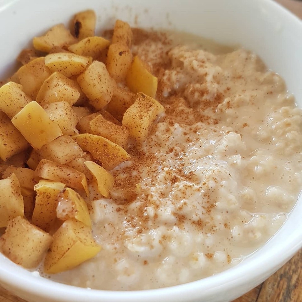 Porridge de avena, manzana y canela Porridge de avena, manzana y canela
