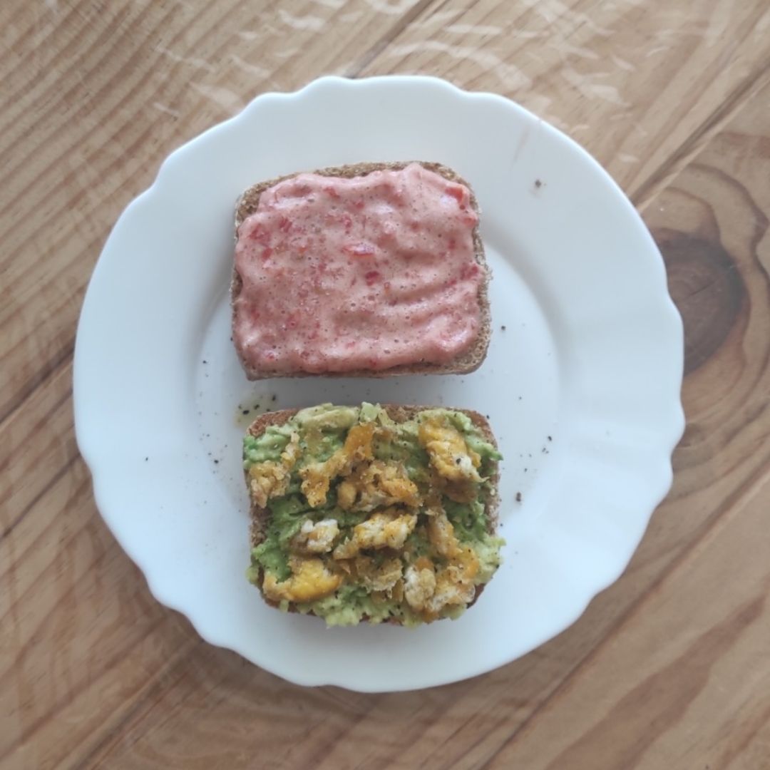 Tostadas tomate y aguacate Tostadas tomate y aguacate