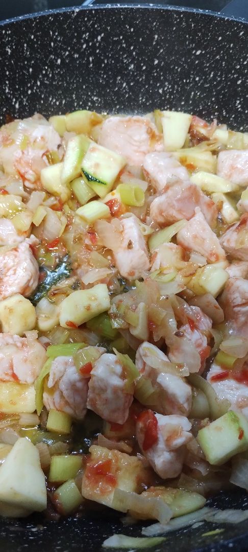 Pasta de lentejas salteada con verduras, pavo y feta Paso 2