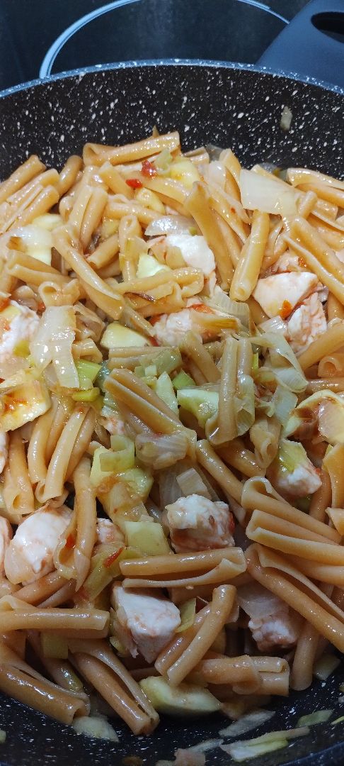 Pasta de lentejas salteada con verduras, pavo y feta Paso 3