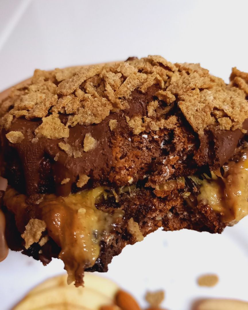 Maxi galleta 🍪 abizcochada de cacao puro y nueces. 