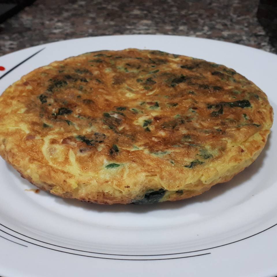 Tortilla de espinacas con taquitos de jamon