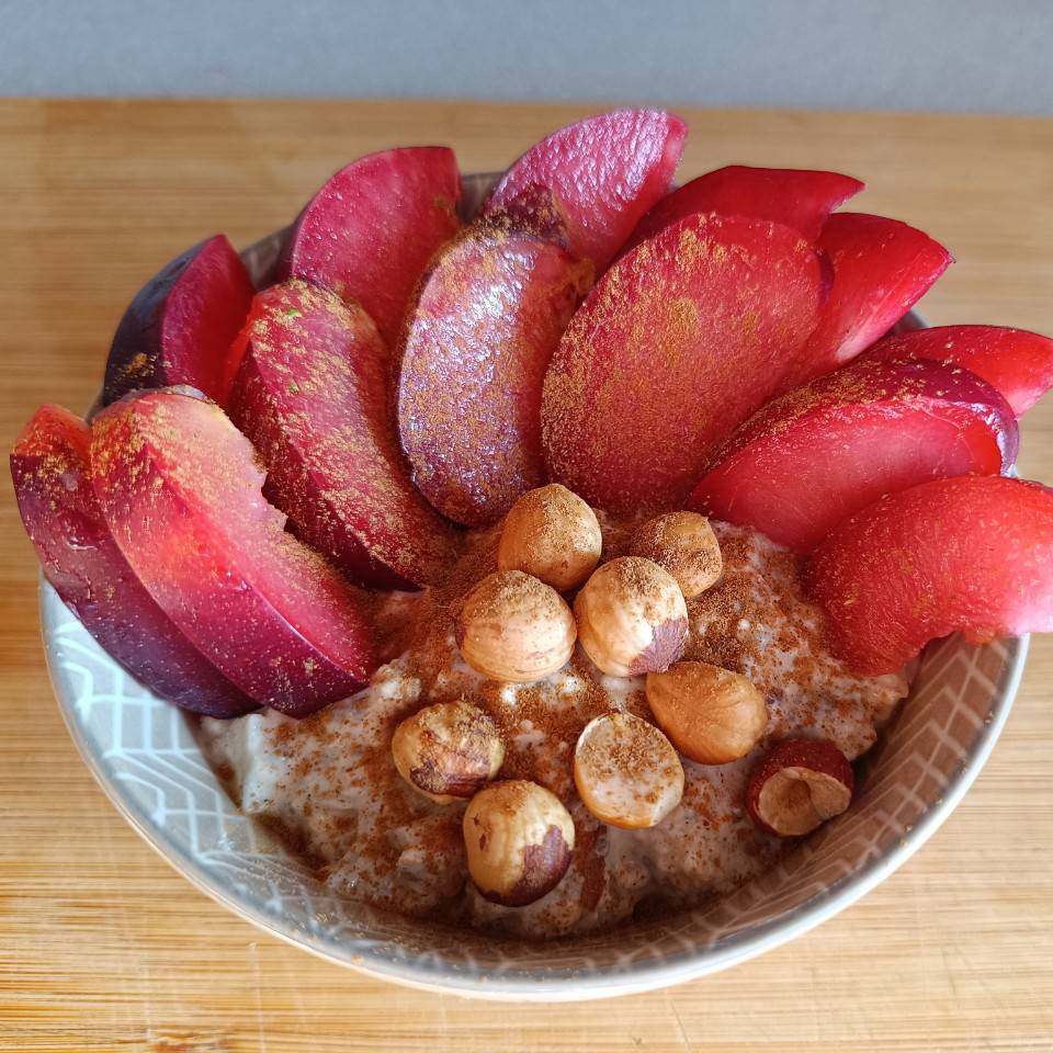 Avena con yogurt y ciruela Avena con yogurt y ciruela