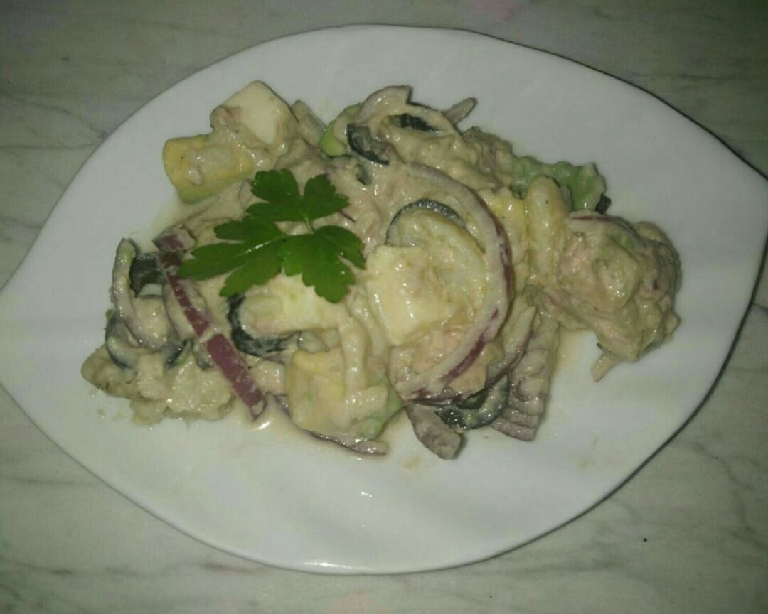 Ensalada griega a mi estilo. Ensalada griega a mi estilo.