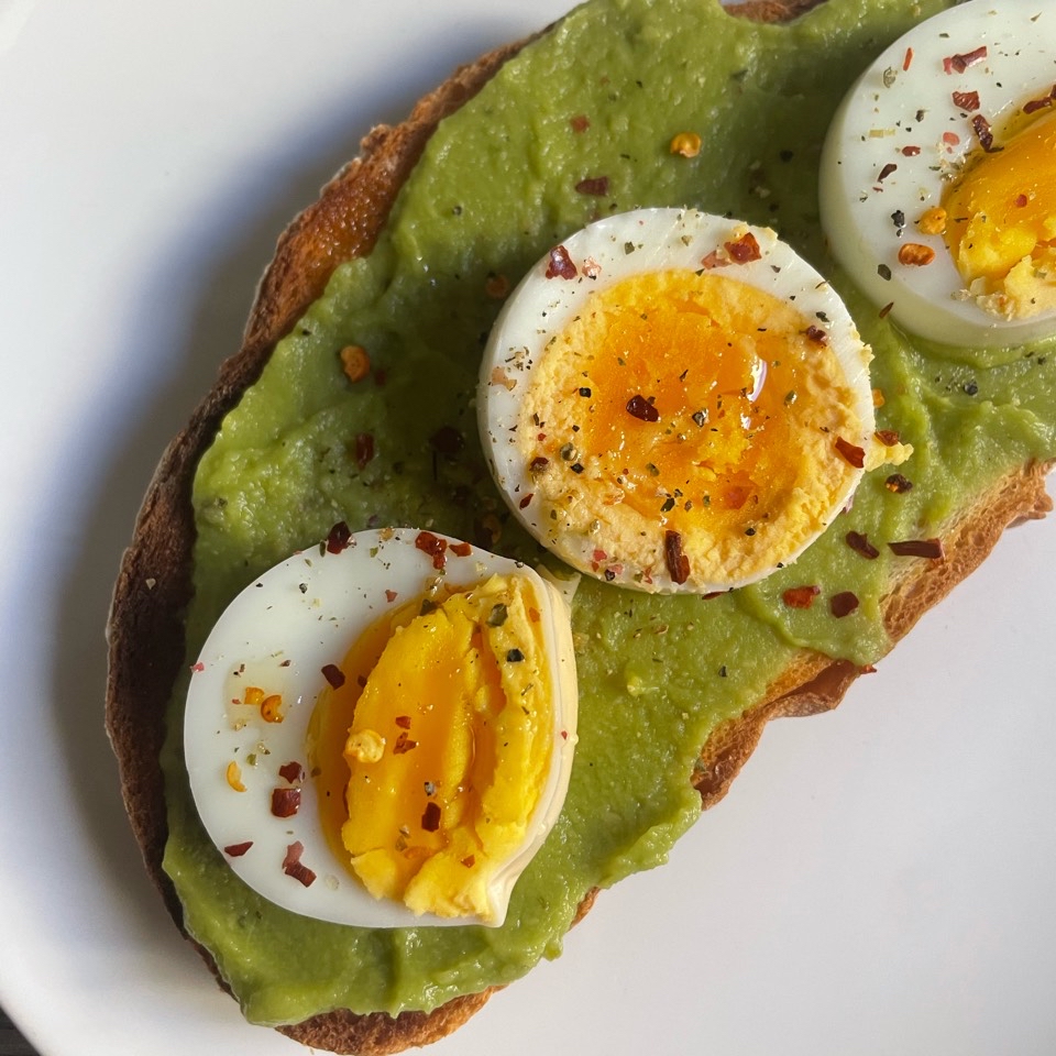 Tostada con guacamole y huevo duro 🥑🥚
