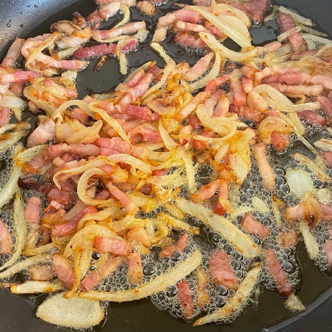 CARBONARA 🇮🇹🥚🧀🧅🥓 Paso 2