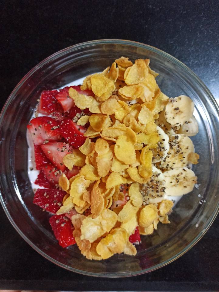 Kéfir con fruta y cereales Kéfir con fruta y cereales