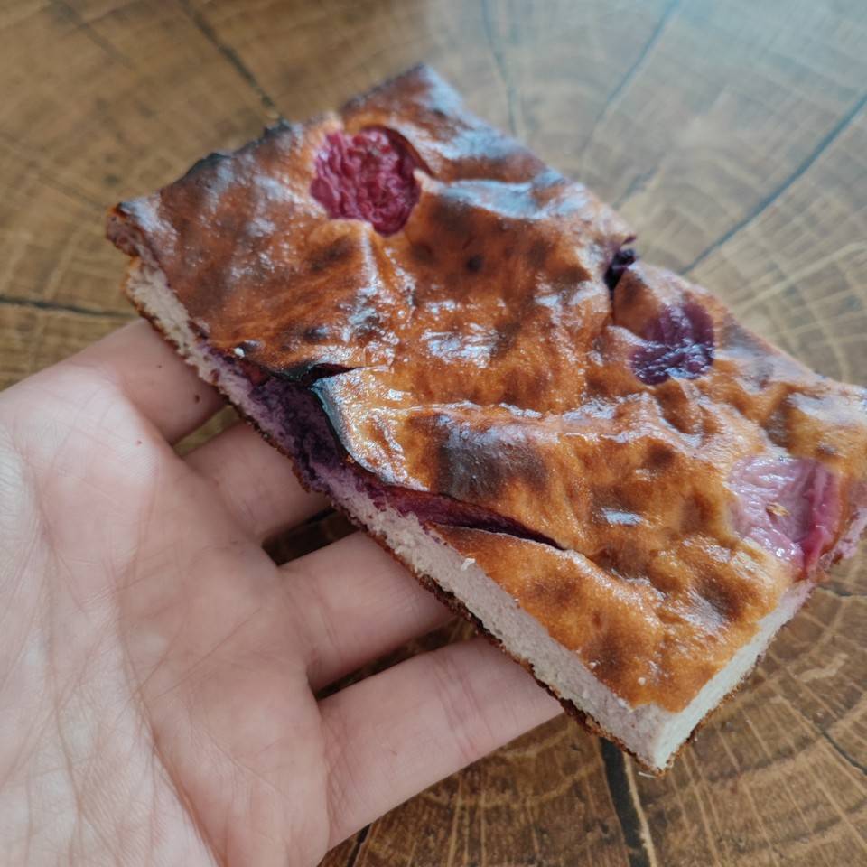 Bizcocho proteico de frutos del bosque
