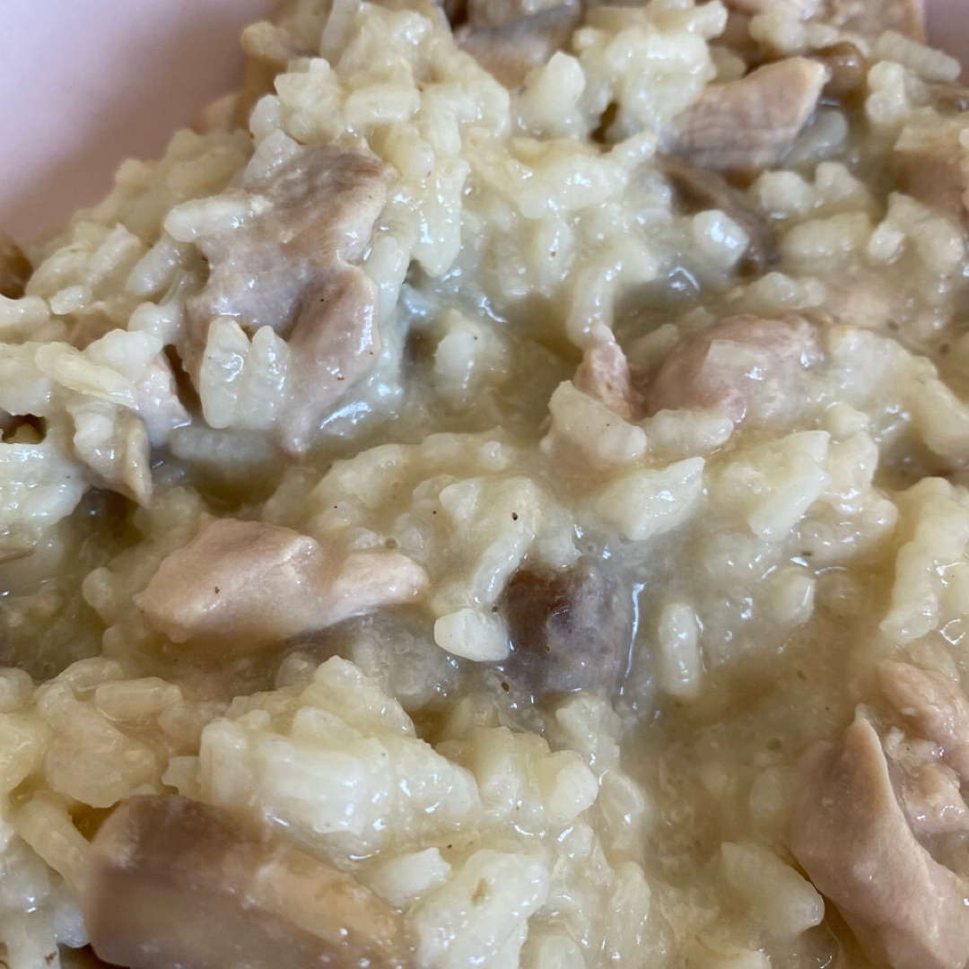 Arroz meloso con pollo y champiñones Arroz meloso con pollo y champiñones