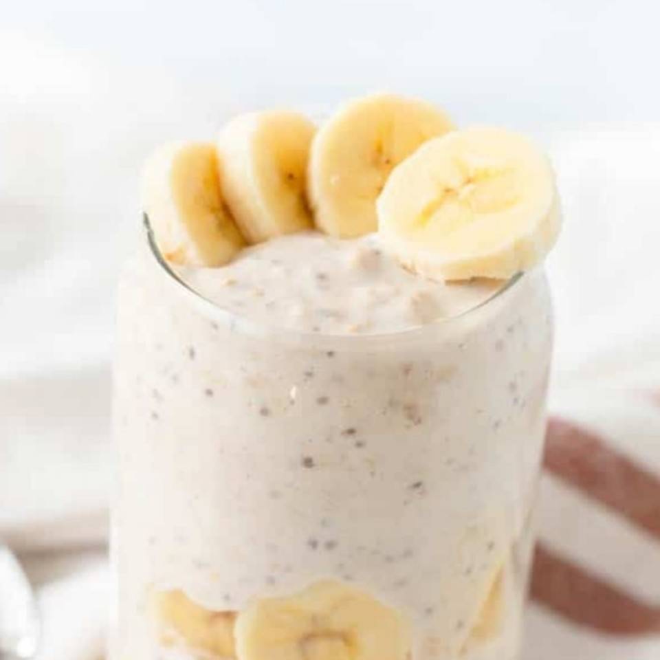 Overnight oats con plátano, chía y cacahuete desgrasado Overnight oats con plátano, chía y cacahuete desgrasado