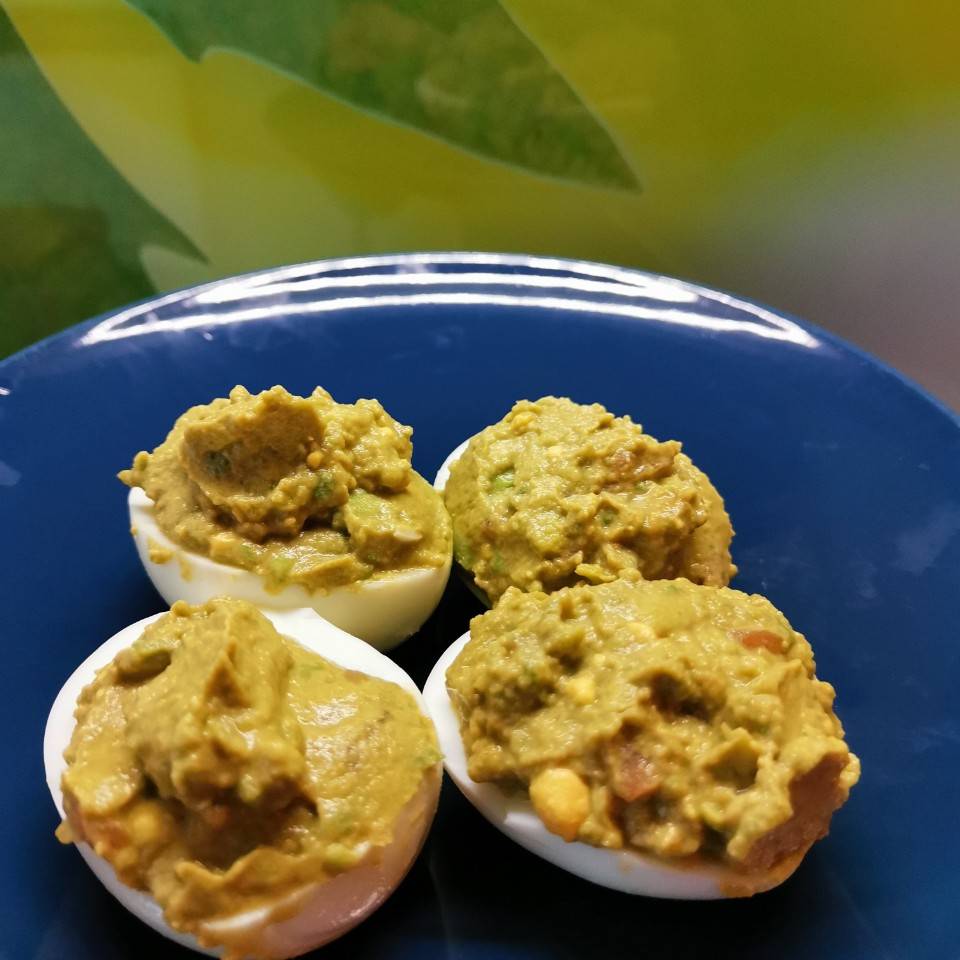 Huevos rellenos keto "sabor sushi" Huevos rellenos keto "sabor sushi"