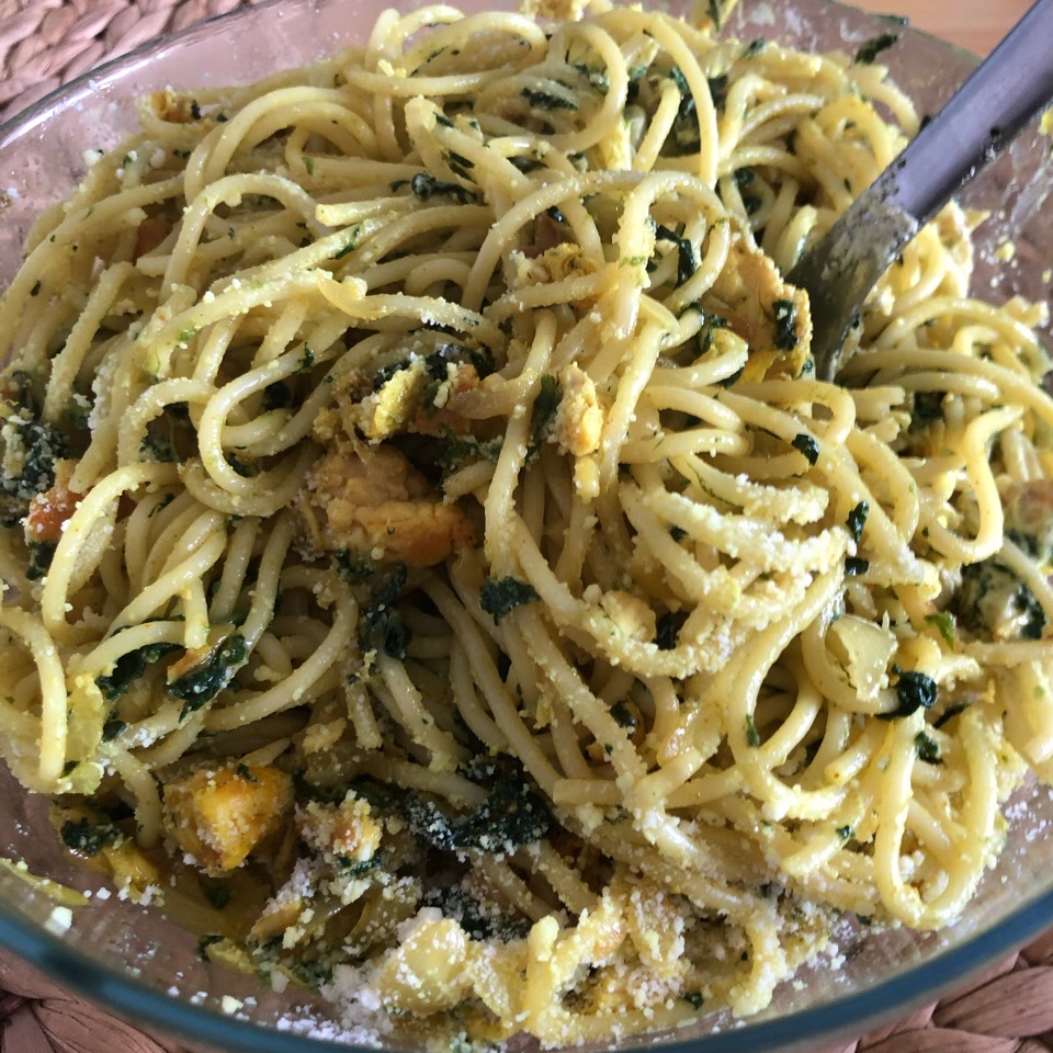 Espaguetis con pollo i curcuma Espaguetis con pollo i curcuma