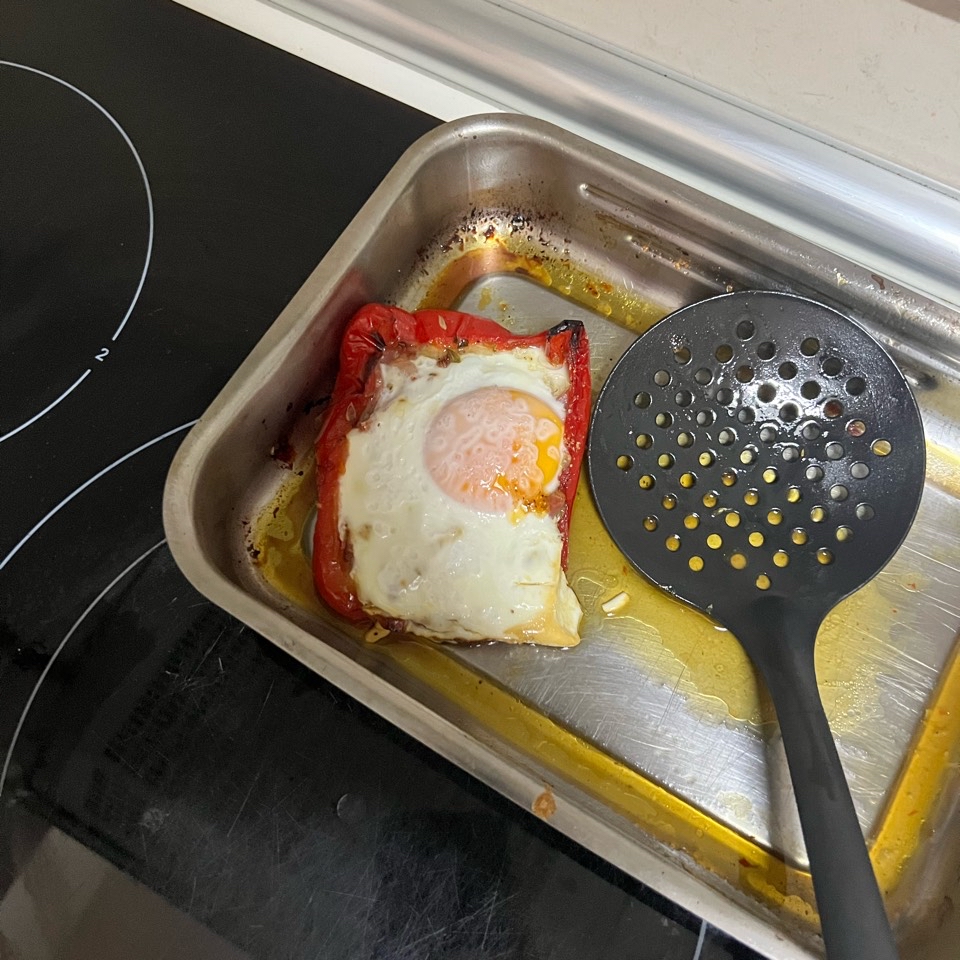 Pimientos rojos con beicon y huevo Pimientos rojos con beicon y huevo