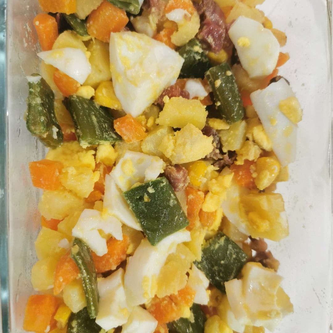 Menestra de verduras con jamon y huevo Menestra de verduras con jamon y huevo