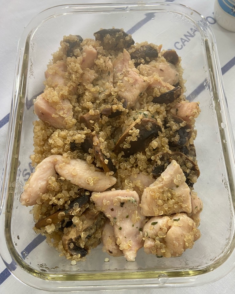 Quinoa con pollo y champiñones 