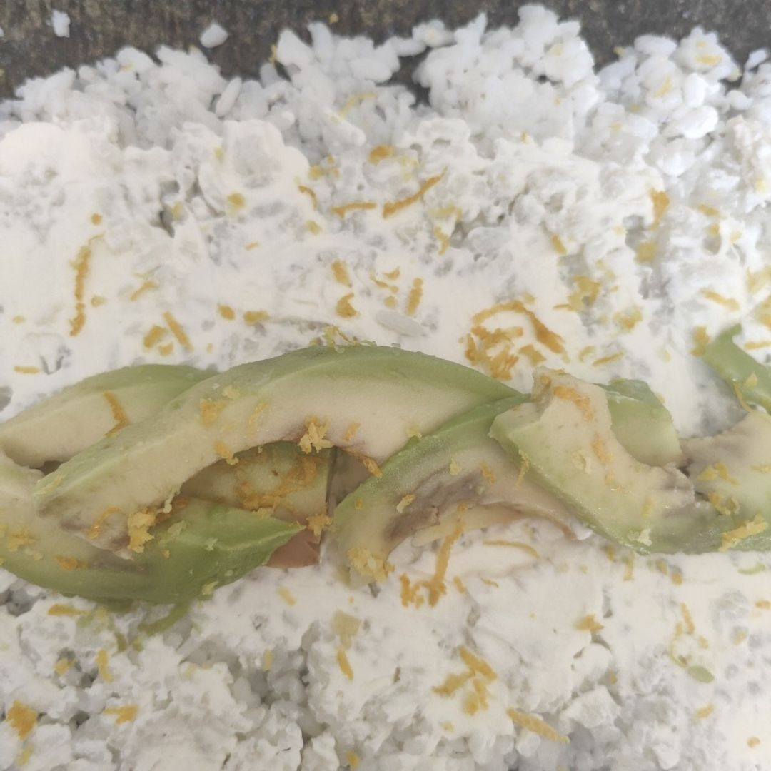 Sushi vegetariano de aguacate y limón 🥑🌞 Paso 1