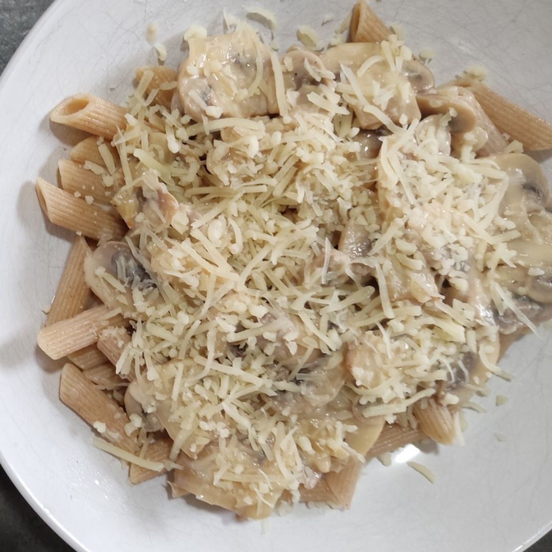 Macarrones con salsa de champiñones Macarrones con salsa de champiñones