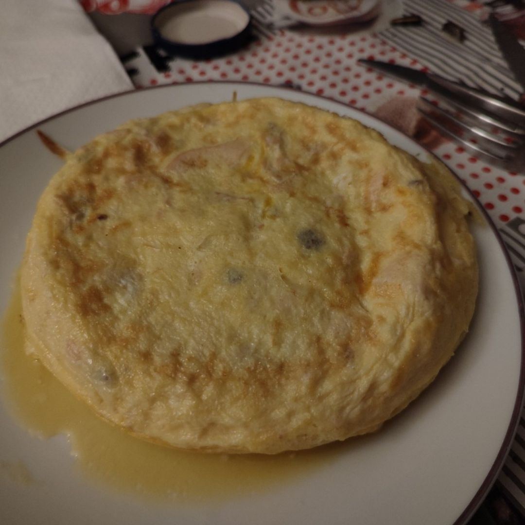 Tortilla de salmón y queso. Tortilla de salmón y queso.