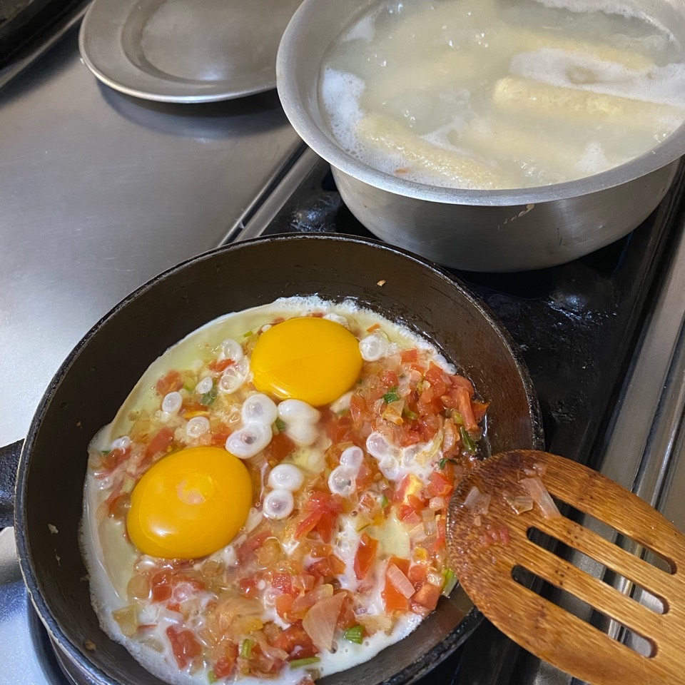 bollos con perico de huevo 