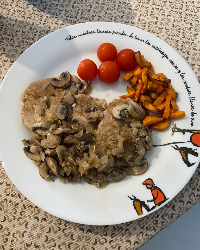 Lomo al vino con champiñones 