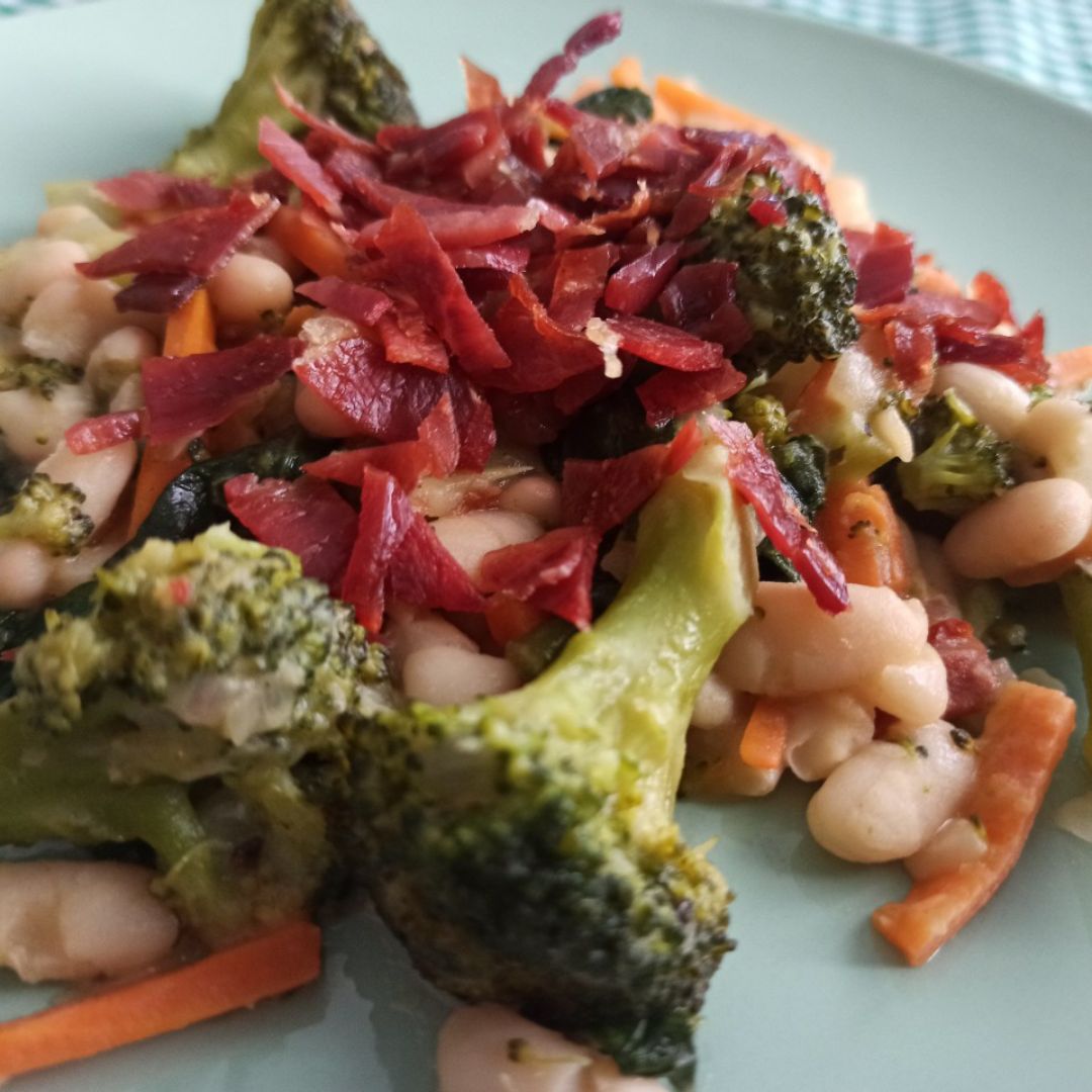 Salteado de alubias con verdura y crujiente de jamón 🥥 🥦🥬🥕🧅🍗 Paso 1