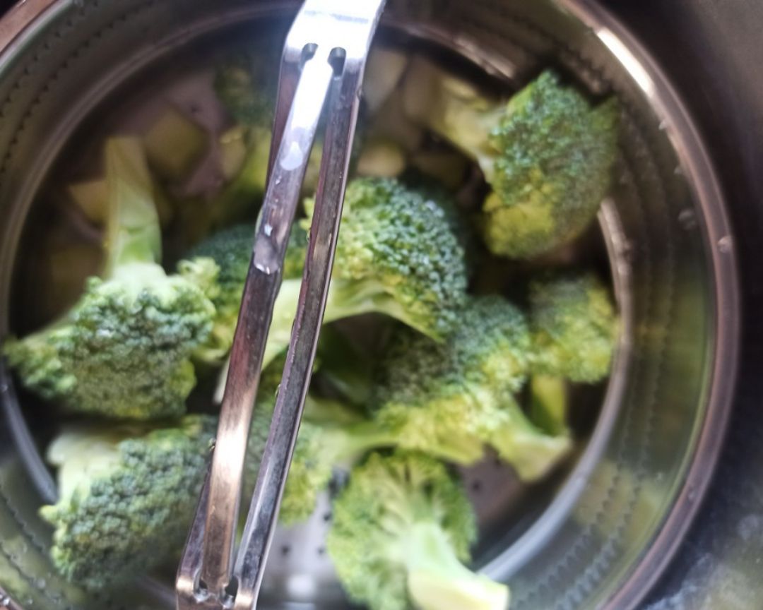 Salteado de alubias con verdura y crujiente de jamón 🥥 🥦🥬🥕🧅🍗 Paso 4