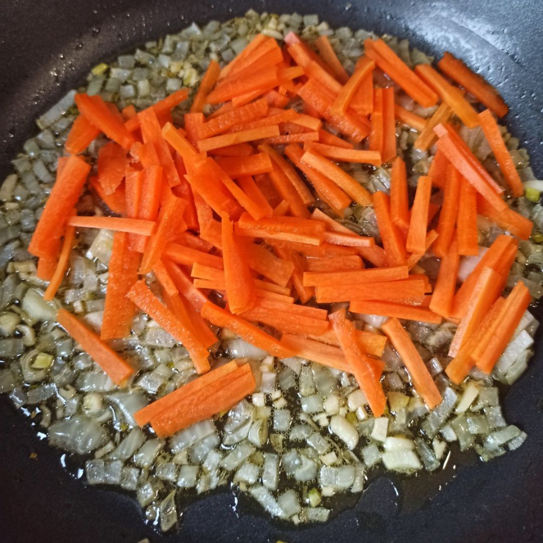 Salteado de alubias con verdura y crujiente de jamón 🥥 🥦🥬🥕🧅🍗 Paso 5