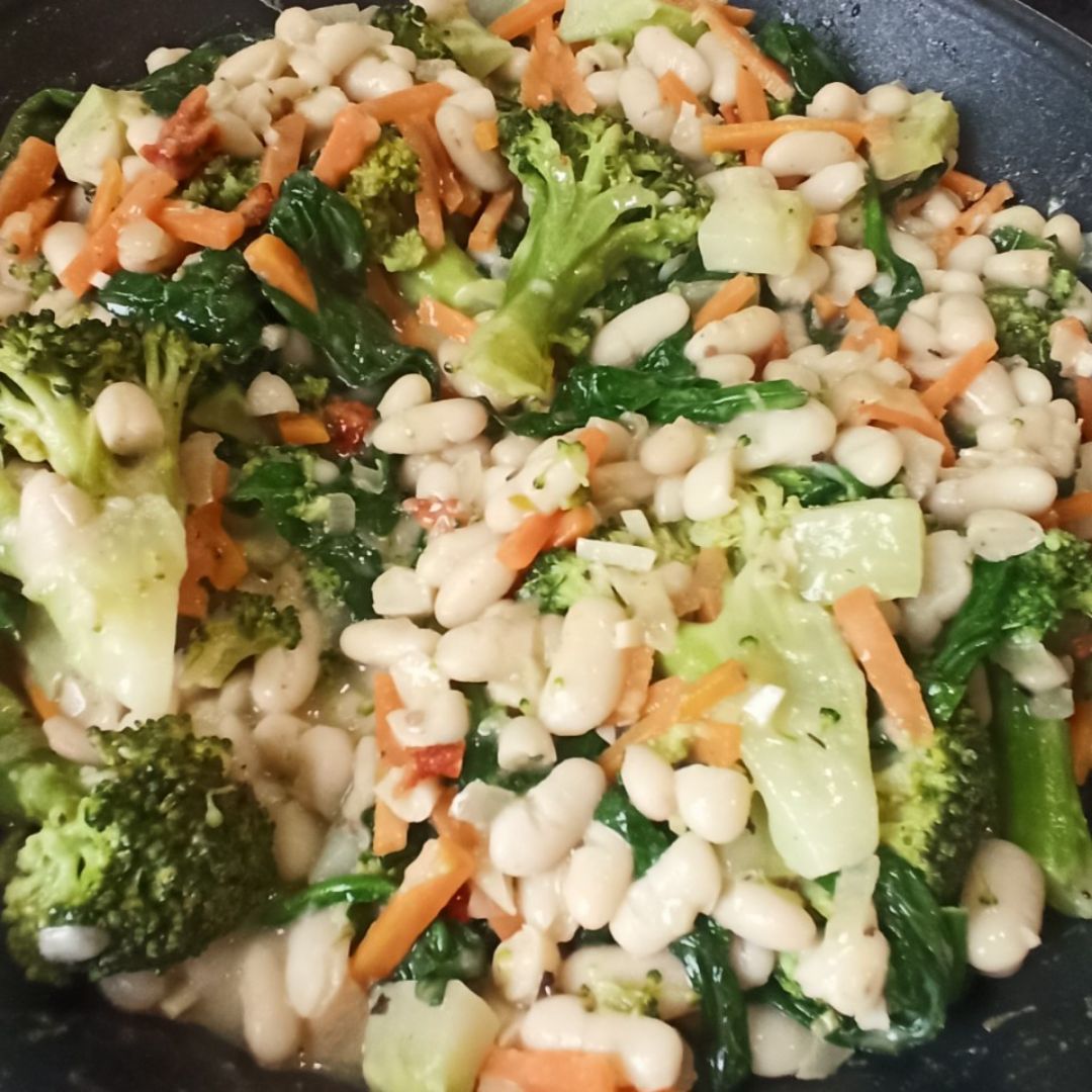 Salteado de alubias con verdura y crujiente de jamón 🥥 🥦🥬🥕🧅🍗 Paso 10