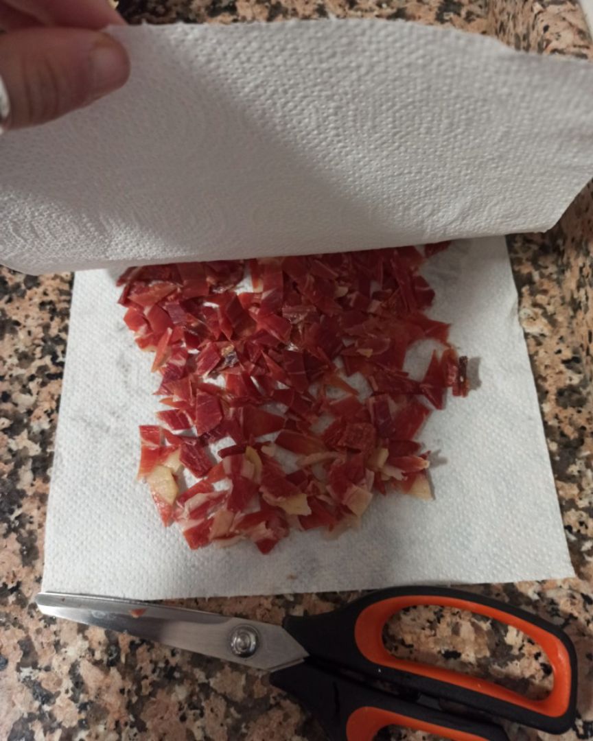 Salteado de alubias con verdura y crujiente de jamón 🥥 🥦🥬🥕🧅🍗 Paso 11