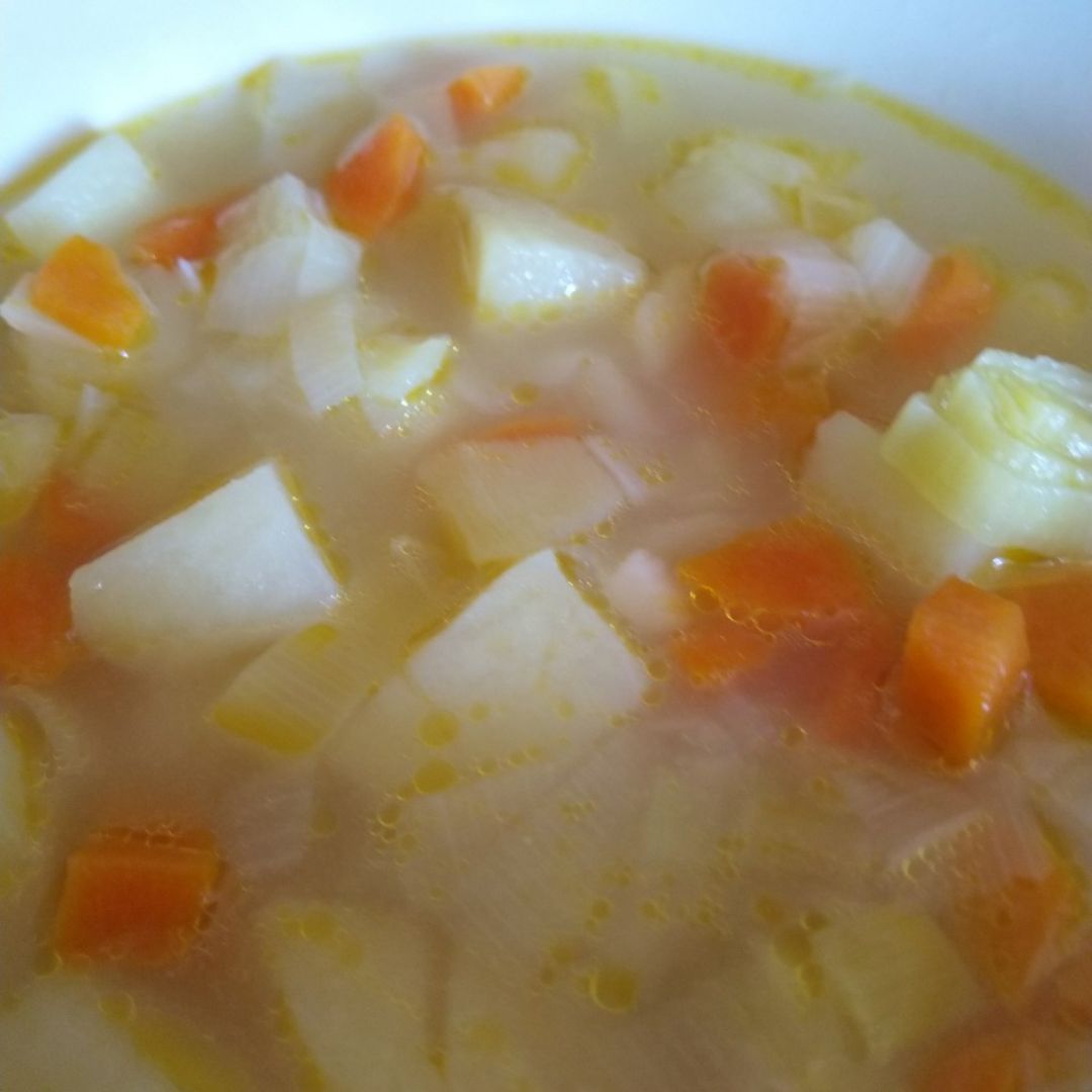Caldo de patatas con puerros Caldo de patatas con puerros