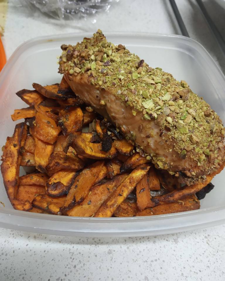 Salmón con costra de pistacho y boniato Salmón con costra de pistacho y boniato