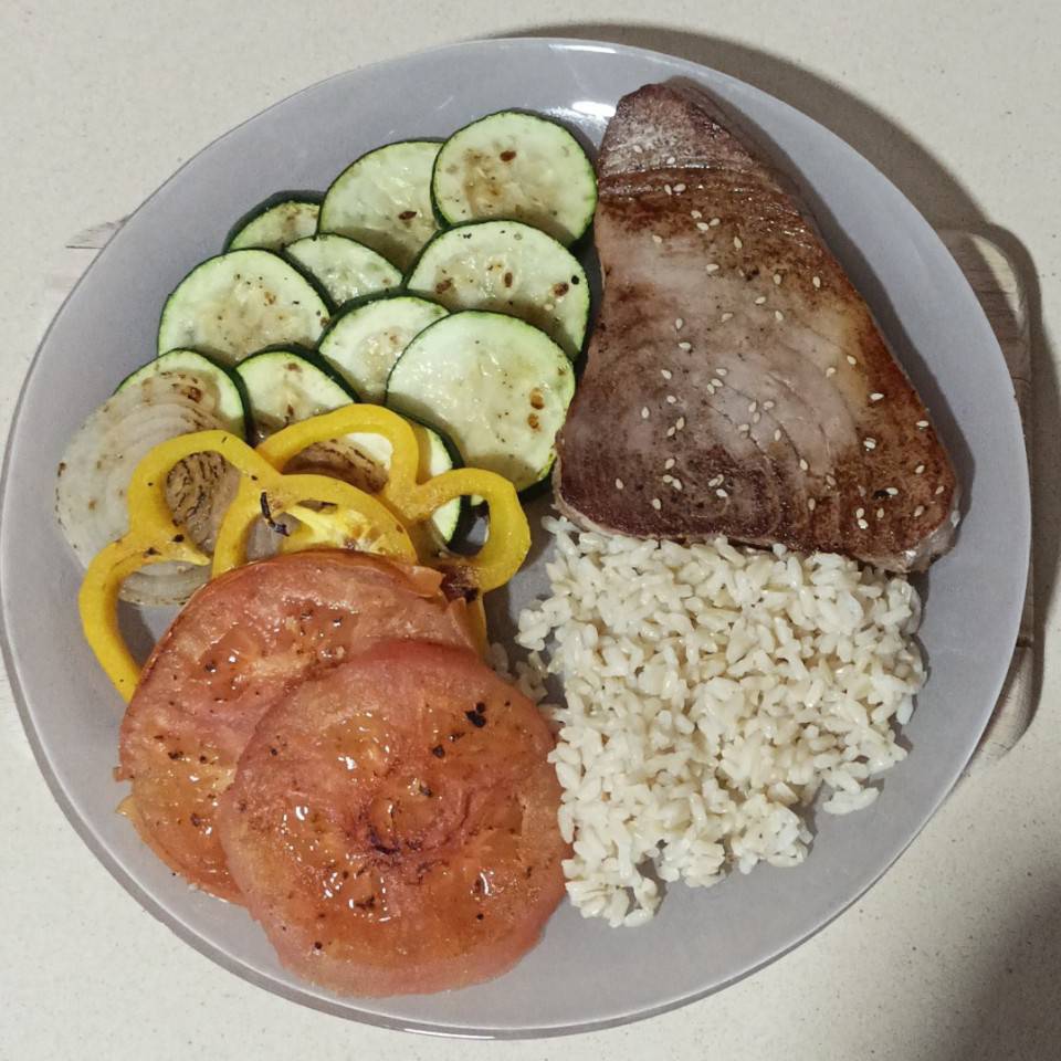 Atún con arroz y verduras 