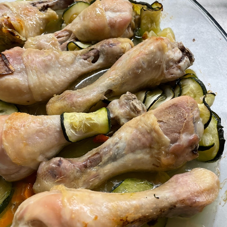 Muslos de pollo al horno con verduras Muslos de pollo al horno con verduras