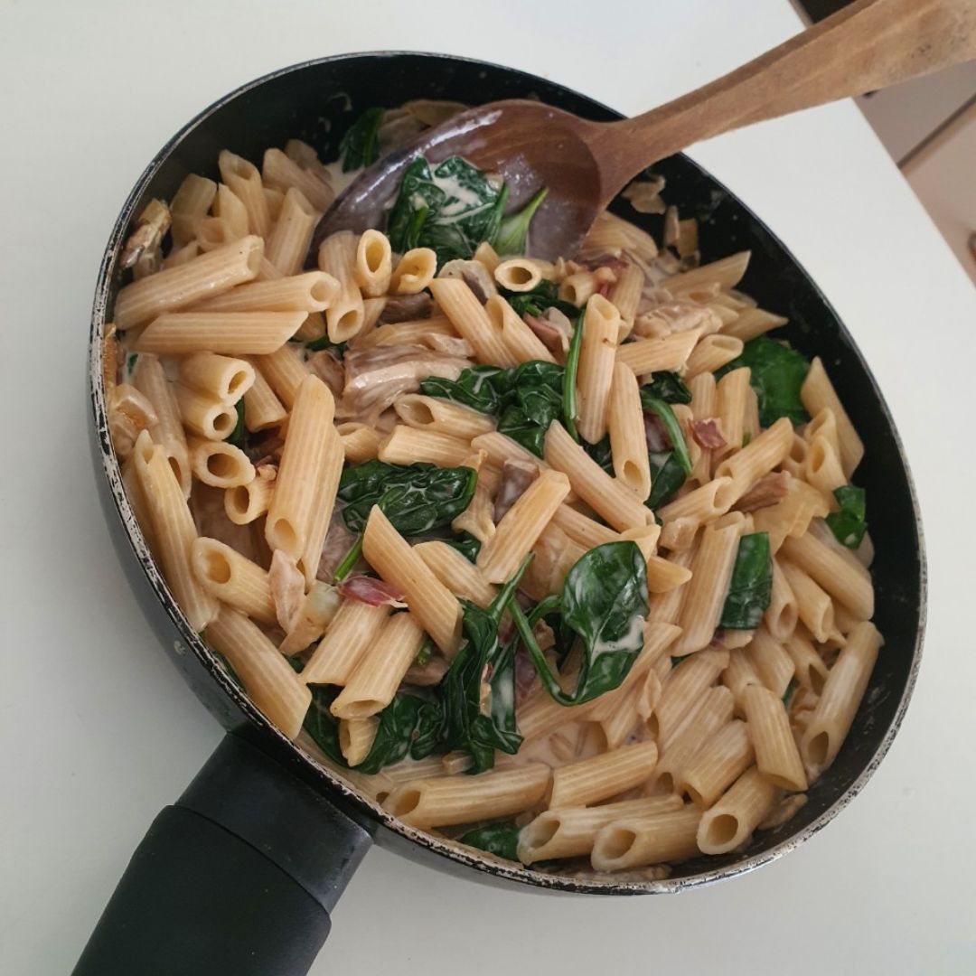 Pasta con setas, espinacas y jamón Pasta con setas, espinacas y jamón