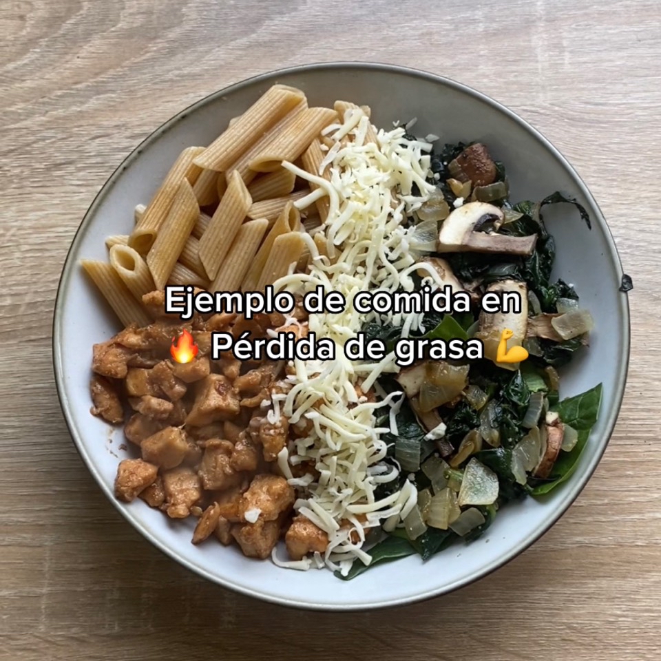 Pasta con verduras y pollo 