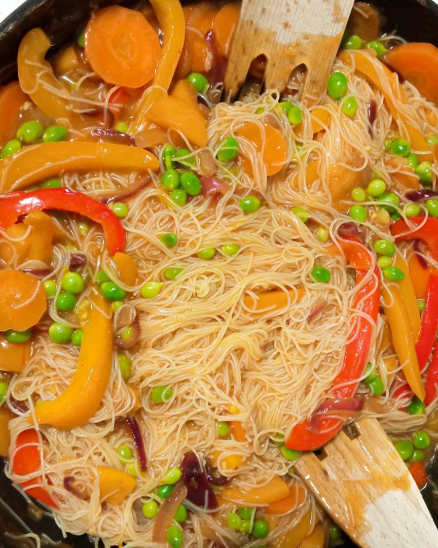 Salteado de verduras agridulces con fideos de arroz 🍜🎏 Salteado de verduras agridulces con fideos de arroz 🍜🎏