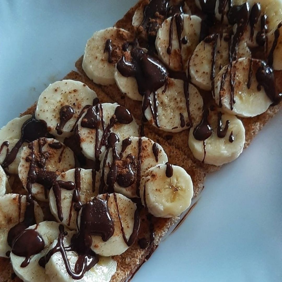 Tostadas de plátano, chocolate y cacahuete